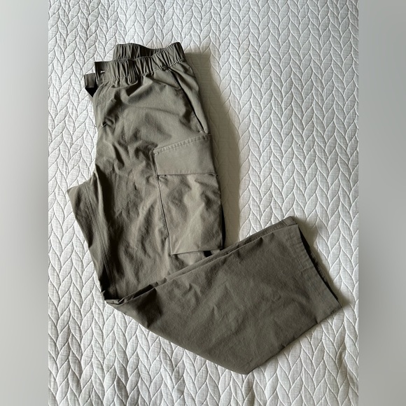 Stretch Cotton VersaTwill Relaxed-Fit Cargo Pants - Picture 6 of 6